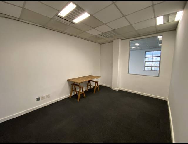 127M² OFFICE TO LET IN RONDEBOSCH